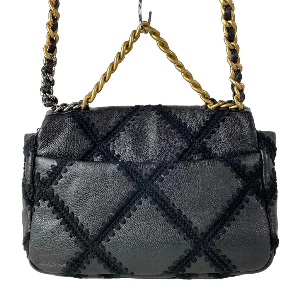 Chanel 19 Shoulder Bag AS1160